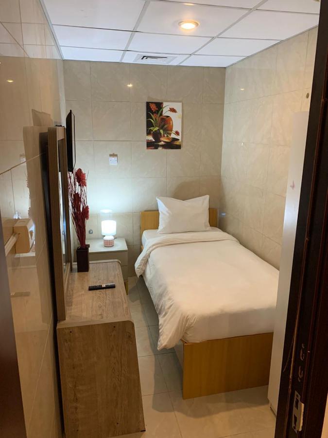 Small Budget Rooms For 'Girls' Only In Dubai, Marina Exterior foto